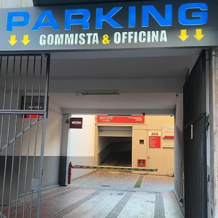 Suite 1,2 Porta Milano Centro Parking Free Bagian luar foto