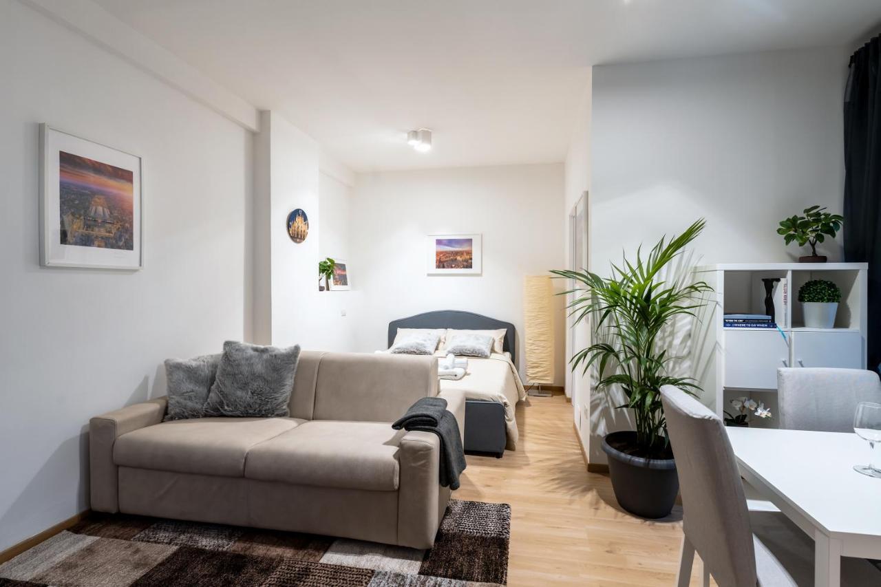 Suite 1,2 Porta Milano Centro Parking Free Bagian luar foto