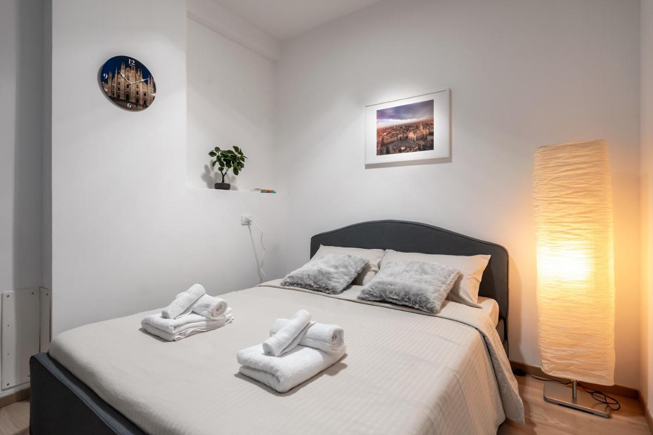 Suite 1,2 Porta Milano Centro Parking Free Bagian luar foto