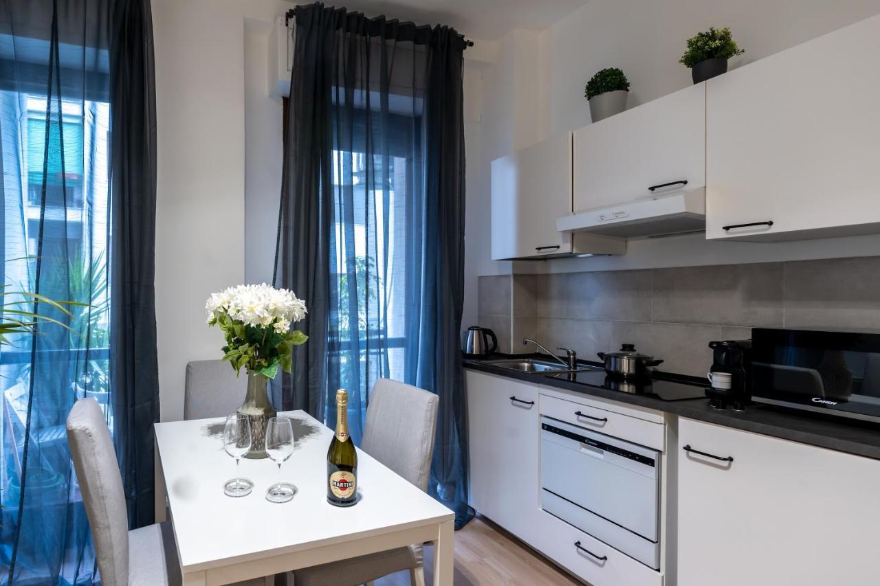 Suite 1,2 Porta Milano Centro Parking Free Bagian luar foto