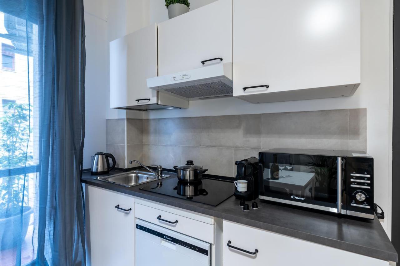 Suite 1,2 Porta Milano Centro Parking Free Bagian luar foto