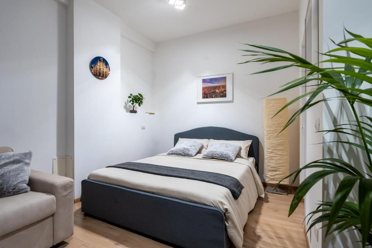 Suite 1,2 Porta Milano Centro Parking Free Bagian luar foto
