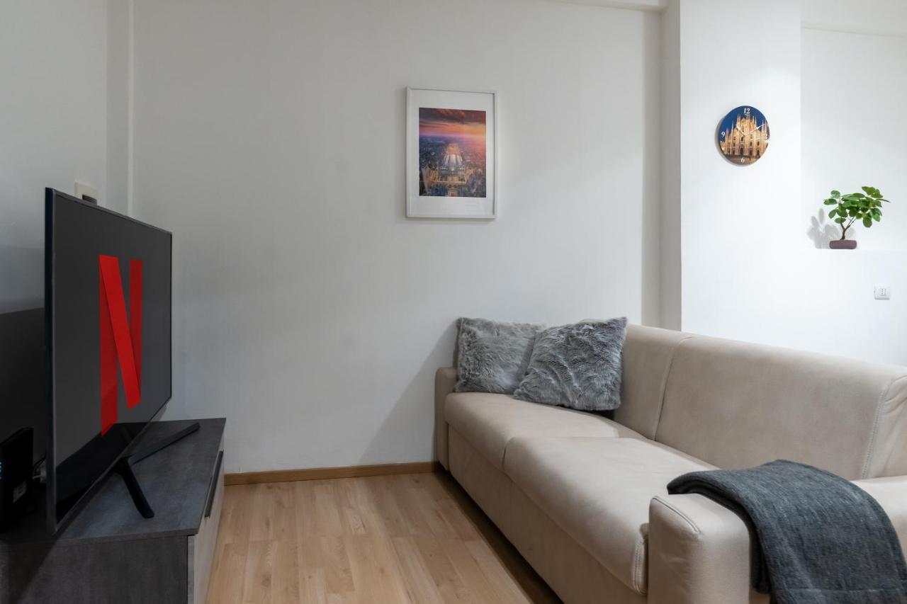 Suite 1,2 Porta Milano Centro Parking Free Bagian luar foto