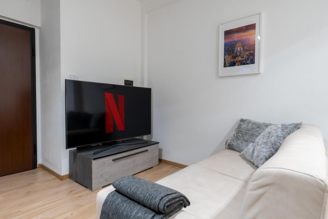 Suite 1,2 Porta Milano Centro Parking Free Bagian luar foto