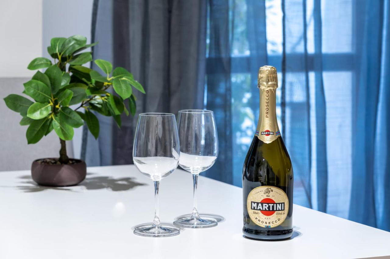 Suite 1,2 Porta Milano Centro Parking Free Bagian luar foto