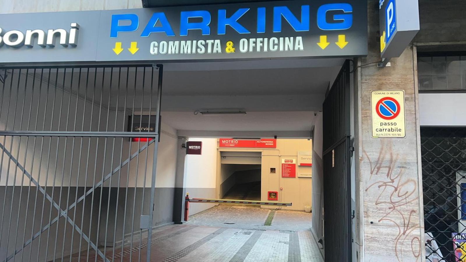 Suite 1,2 Porta Milano Centro Parking Free Bagian luar foto